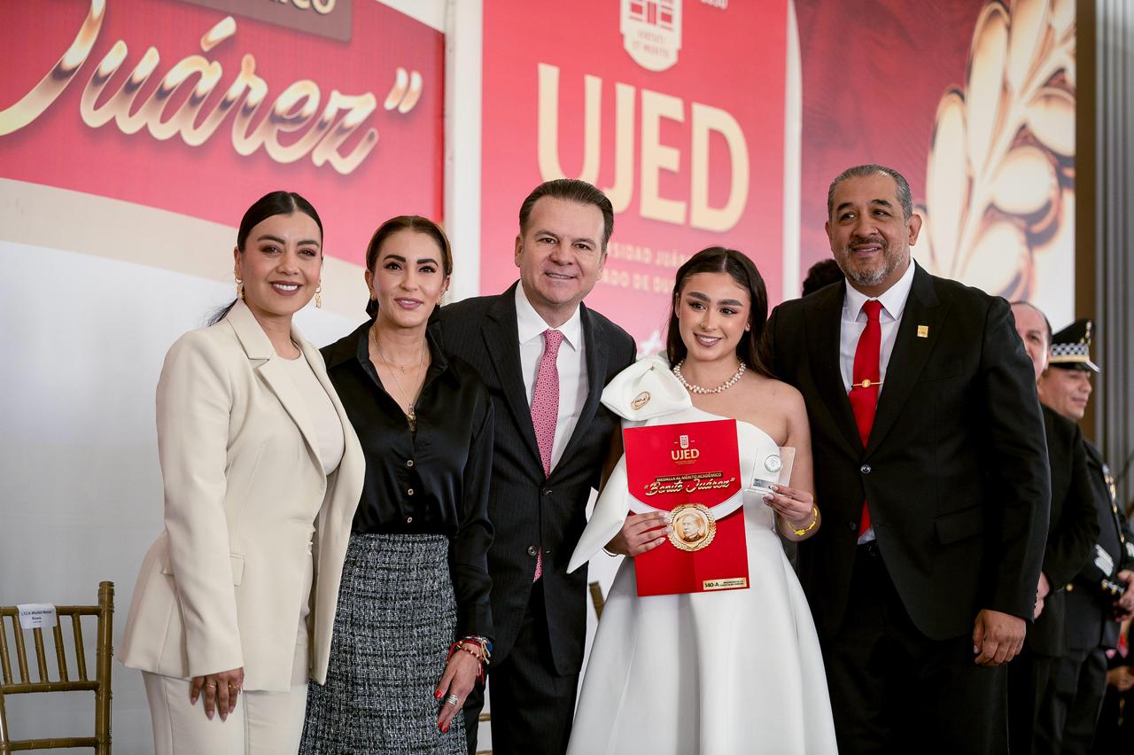 Gobernador Esteban reconoce a alumnos de la UJED con la Medalla al ...